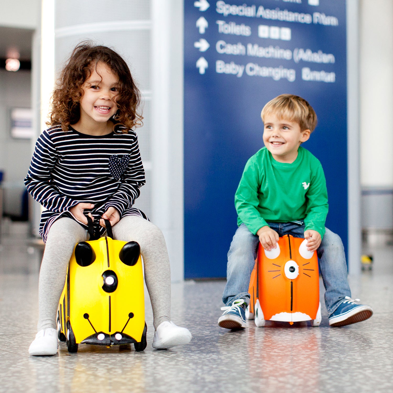 Bernard l'Abeille Trunki - Main Image